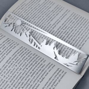 Metalowa zakładka do książki z zachodem słońca w górach