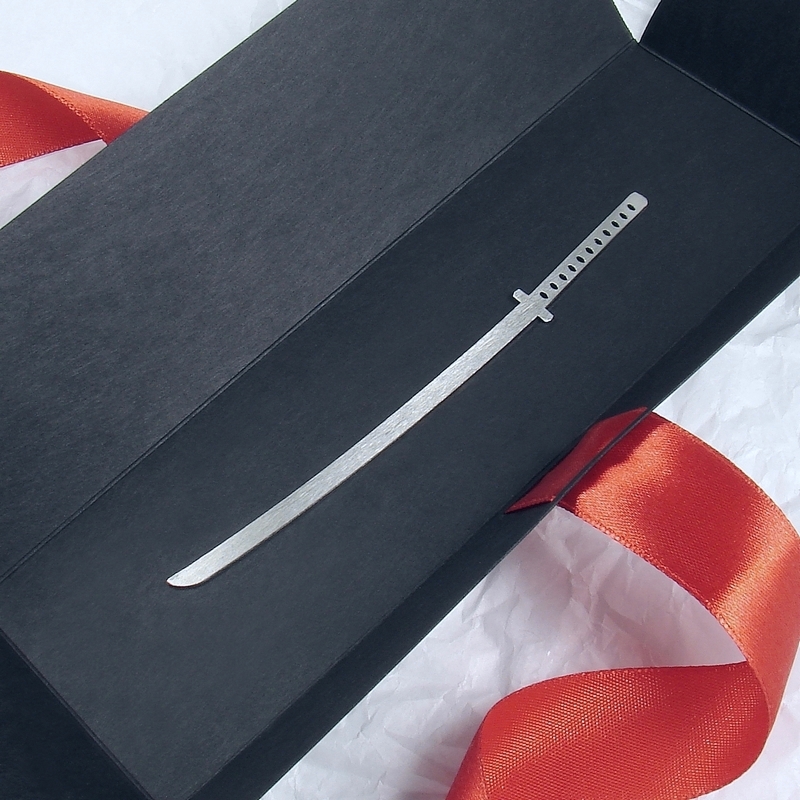metalowa zakładka do książki katana