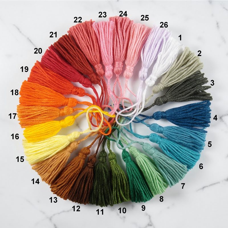 Ręcznie robione ozdobne chwosty do zakładek - różne kolory do wyboru