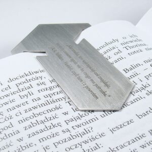 Metalowa zakładka z cytatem z Hobbita J.R.R. Tolkiena