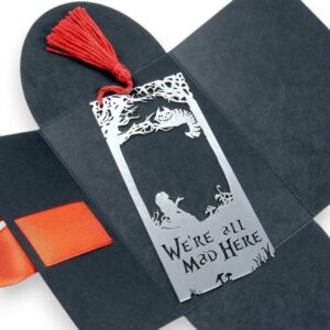 We're all mad here - metalowa zakładka z Alicją w krainie czarów z ozdobnym frędzlem