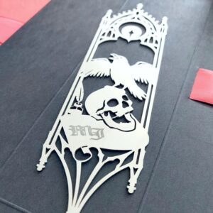 Metalowa zakładka do książek spersonalizowana indywidualnym grawerunkiem inicjałów